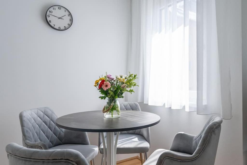 Elegant 1Br Flat With Balcony By Hm Διαμέρισμα Βιέννη Εξωτερικό φωτογραφία