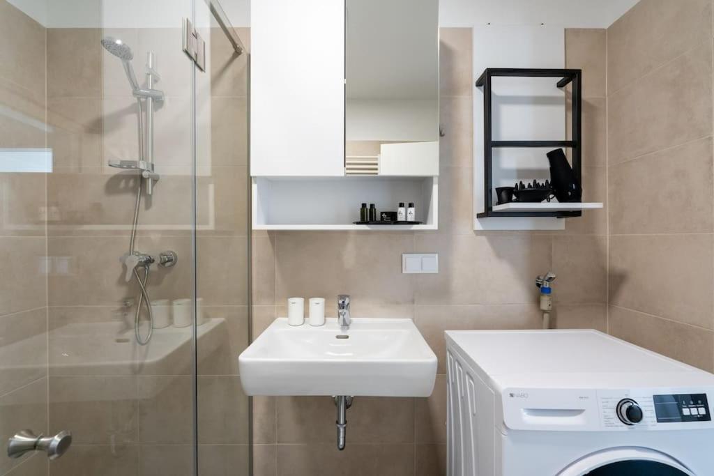 Elegant 1Br Flat With Balcony By Hm Διαμέρισμα Βιέννη Εξωτερικό φωτογραφία
